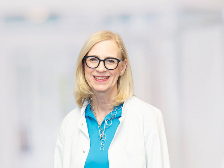 Dr. med. Kerstin Stahlhut Chefärztin der Abteilung für Palliativmedizin in der Immanuel Klinik Rüdersdorf Dr. med. Kerstin Stahlhut Chefärztin der Abteilung für Palliativmedizin in der Immanuel Klinik Rüdersdorf