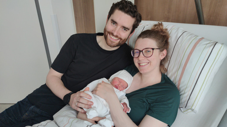 Das glückliche Elternpaar mit dem kleinen James Alexander Carroll